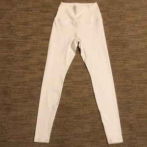 White tami hembrow Saski collection leggings